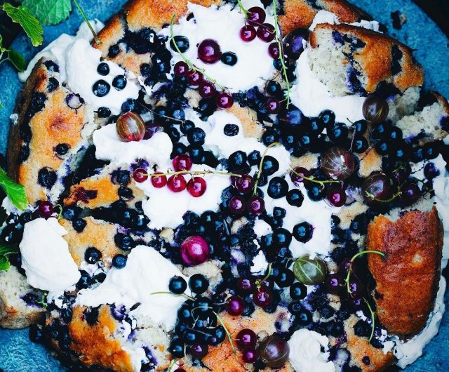 rommelige-blauwe-bessen-yoghurttaart Rommelige blauwe-bessen-yoghurttaart